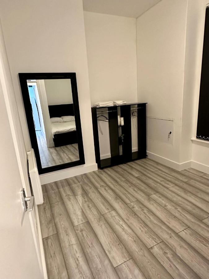 Luton Town Centre Apartment Exterior photo